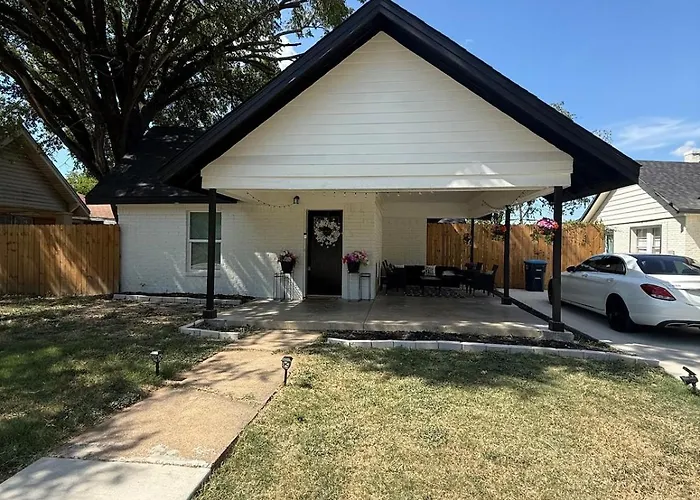 Spacious 3 Bedroom 2 Bath In Downtown Fort Worth