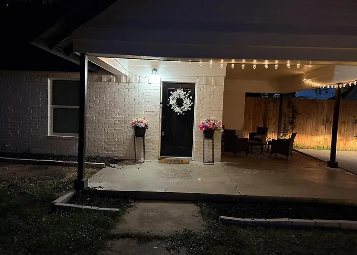 Holiday home Spacious 3 Bedroom 2 Bath In Downtown *