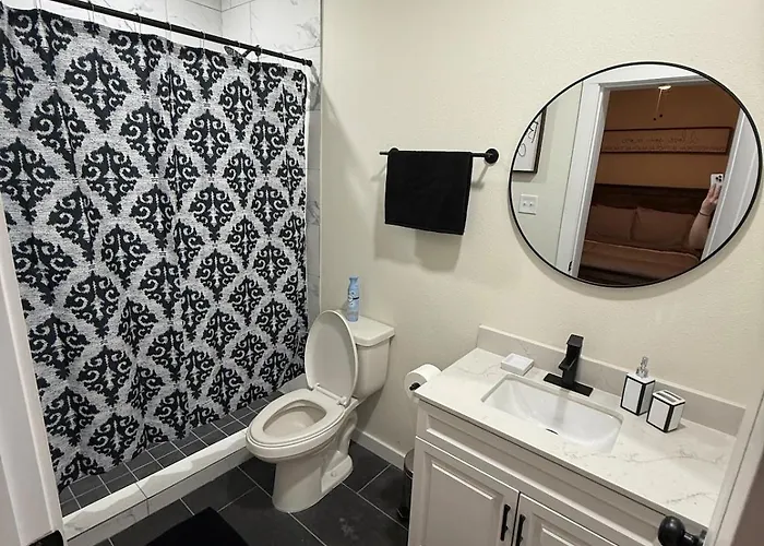 Spacious 3 Bedroom 2 Bath In Downtown * Fort Worth