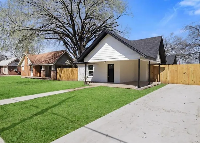 Spacious 3 Bedroom 2 Bath In Downtown Fort Worth