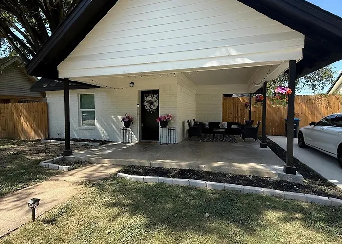 Spacious 3 Bedroom 2 Bath In Downtown Fort Worth