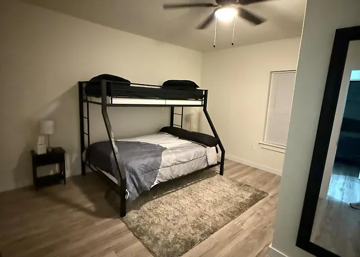 Spacious 3 Bedroom 2 Bath In Downtown Fort Worth